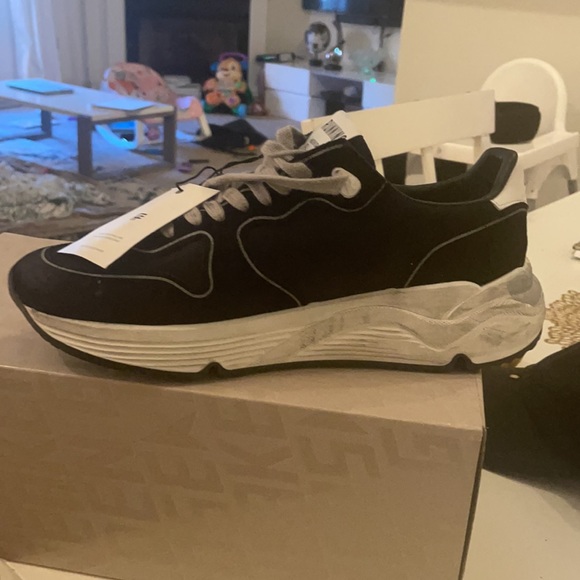 Brand new Golden Goose shoes . - Picture 3 of 4